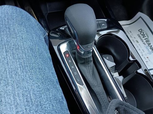 Used 2025 Chevrolet Trax LT w/ LT Convenience Package image 26