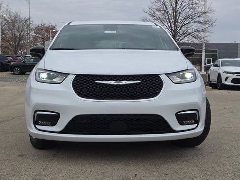 New 2026 Chrysler Pacifica Select image 5