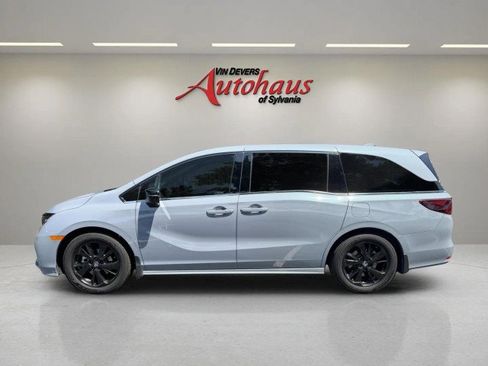 Used 2023 Honda Odyssey Sport image 4