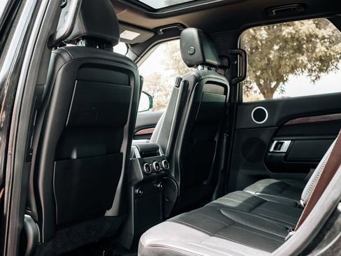 Used 2019 Land Rover Discovery HSE AWD/4WD image 39