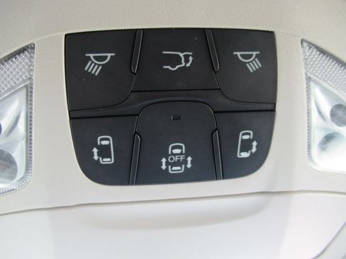 Certified 2022 Chrysler Voyager LX FWD image 27