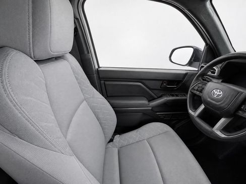 Used 2025 Toyota Tacoma SR5 AWD/4WD image 26