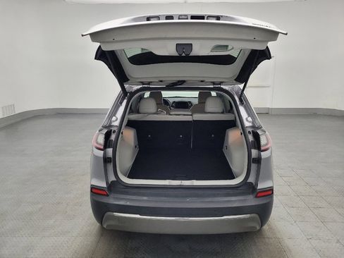 Used 2019 Jeep Cherokee Limited FWD image 29