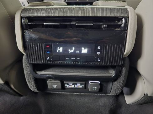 Used 2022 Jeep Wagoneer Series III image 41