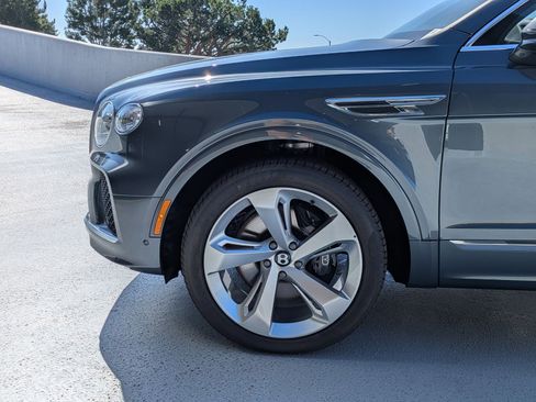 Certified 2025 Bentley Bentayga AWD/4WD image 6