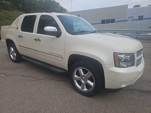 Used 2013 Chevrolet Avalanche LTZ AWD/4WD image 3