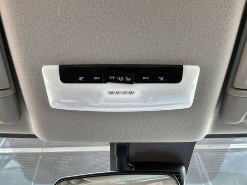 Used 2025 Nissan Versa SV FWD image 16