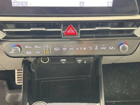 Used 2023 Kia Niro Wave FWD image 15