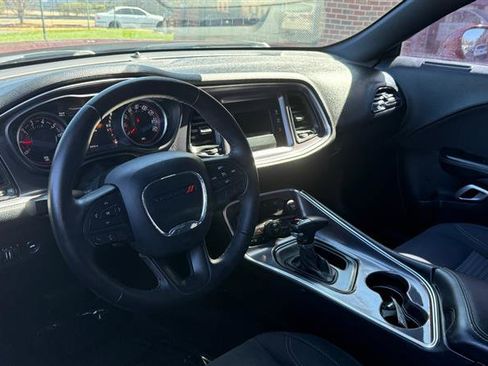 Used 2017 Dodge Challenger SXT image 15