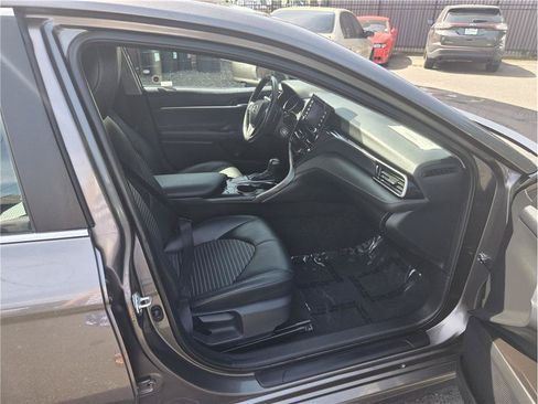 Used 2024 Toyota Camry SE w/ Cold Weather Package FWD image 18
