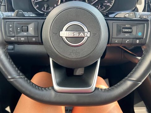 Used 2025 Nissan Pathfinder SL FWD image 13