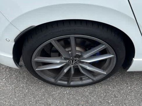 Used 2024 Volkswagen Golf R AWD/4WD image 13