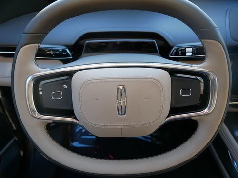 Used 2025 Lincoln Nautilus Reserve image 18