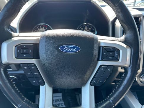 Used 2017 Ford F150 Lariat w/ Equipment Group 502A Luxury AWD/4WD image 32