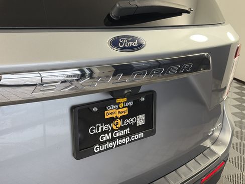 Used 2021 Ford Explorer XLT w/ Equipment Group 202A image 18