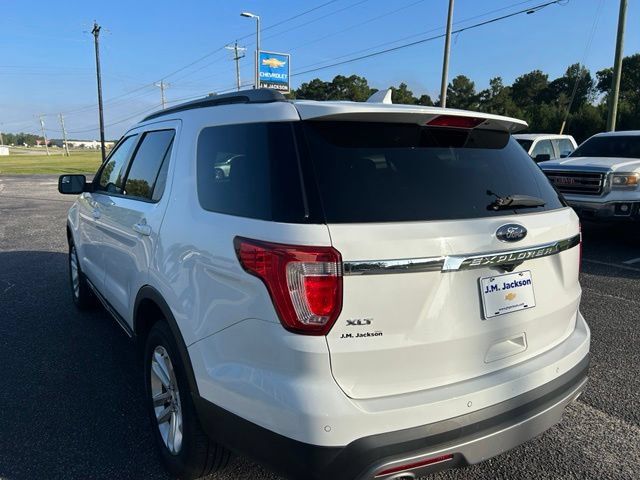 Used 2017 Ford Explorer XLT FWD image 4