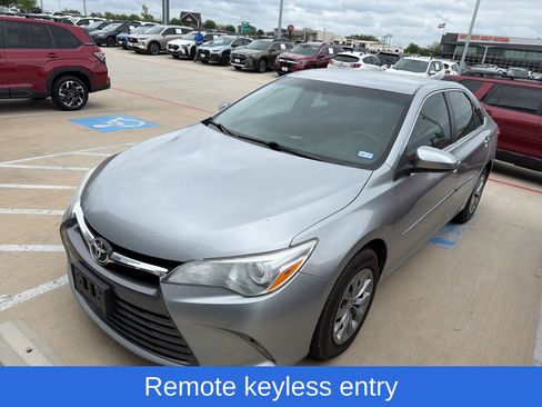 Used 2017 Toyota Camry LE image 2