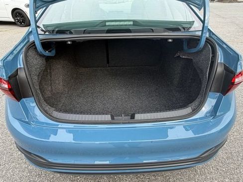 Used 2025 Volkswagen Jetta SE FWD image 21