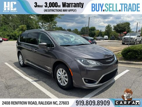 Used 2019 Chrysler Pacifica Touring-L FWD image 7