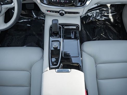 Used 2023 Volvo S60 T8 Plus image 23