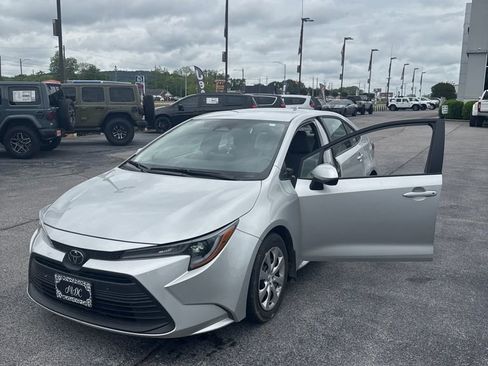 Used 2025 Toyota Corolla LE FWD image 7