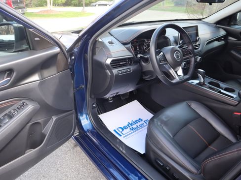 Used 2020 Nissan Altima 2.5 SR w/ Premium Package image 3