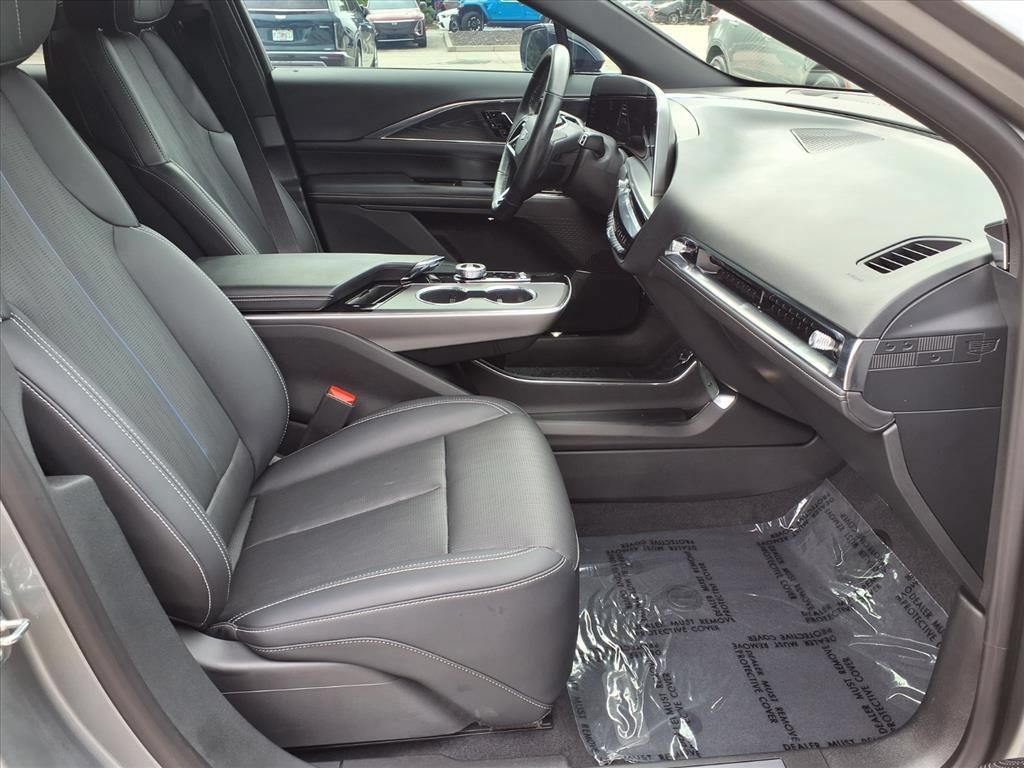 Certified 2024 Cadillac Lyriq Luxury RWD image 9
