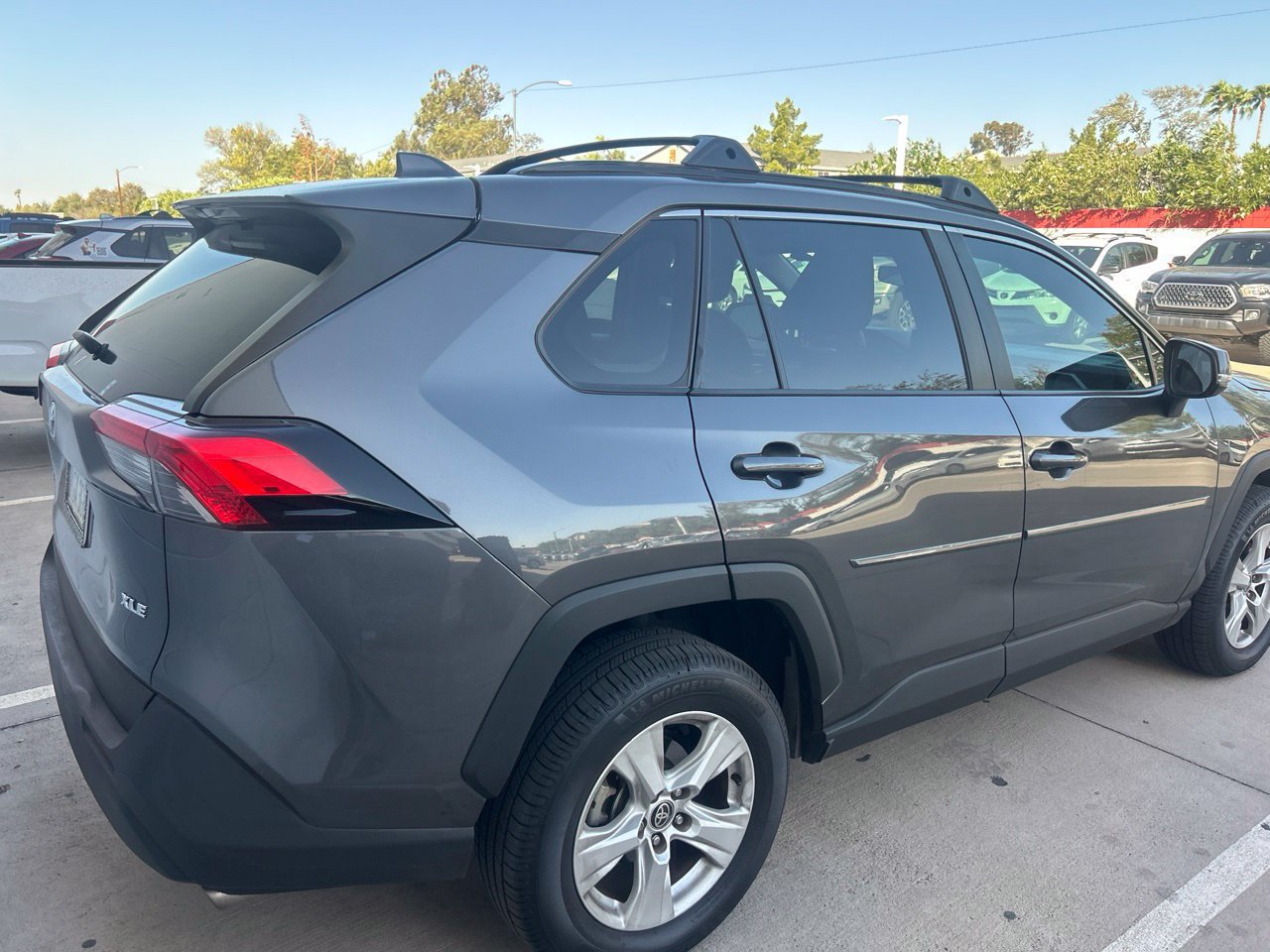 Used 2021 Toyota RAV4 XLE w/ Convenience Package FWD image 3