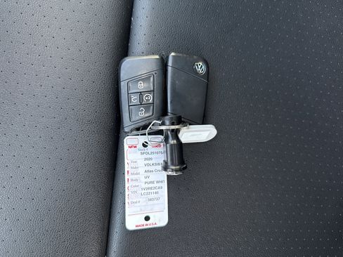 Used 2020 Volkswagen Atlas Cross Sport SEL R-Line image 31