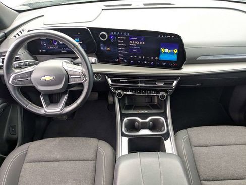 Used 2025 Chevrolet Traverse LT FWD image 14