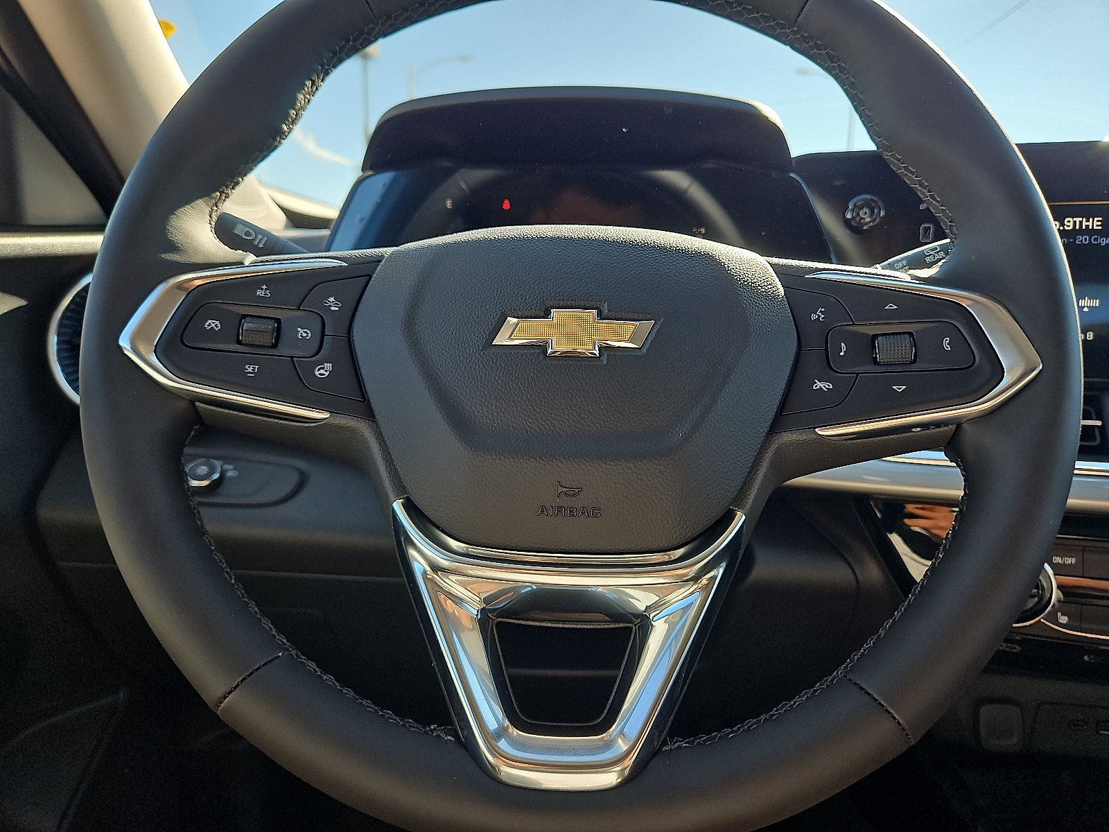 New 2026 Chevrolet Trax LT w/ LT Convenience Package FWD image 19