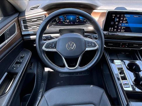 Used 2024 Volkswagen Atlas SE FWD image 6