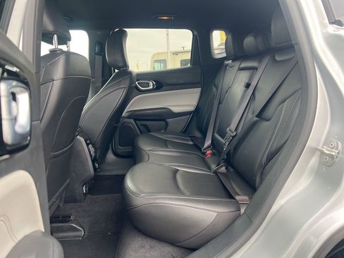 Used 2025 Jeep Compass Limited image 27