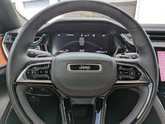 Certified 2026 Jeep Grand Cherokee Summit w/ Obsidian Package AWD/4WD image 25