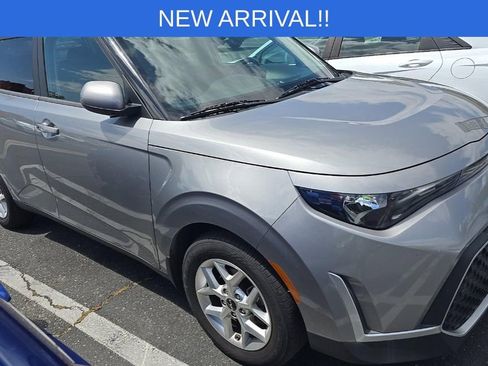 Used 2023 Kia Soul S FWD image 1