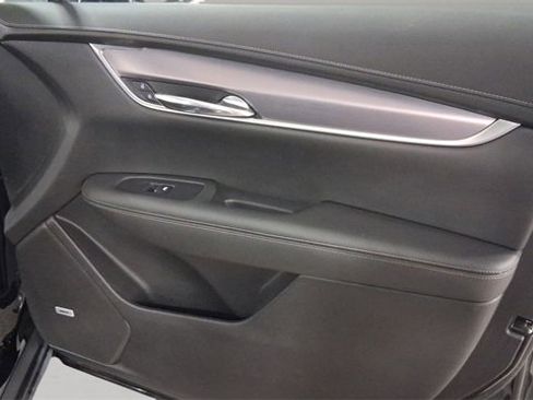 Used 2022 Cadillac XT6 Luxury image 18