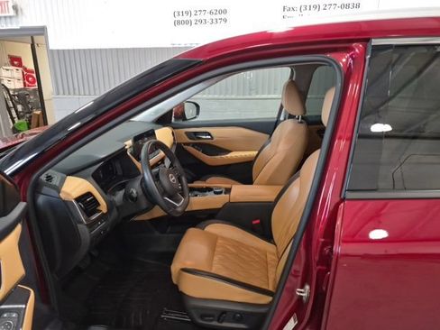 Used 2022 Nissan Rogue Platinum w/ Head-Up Display Package AWD/4WD image 9