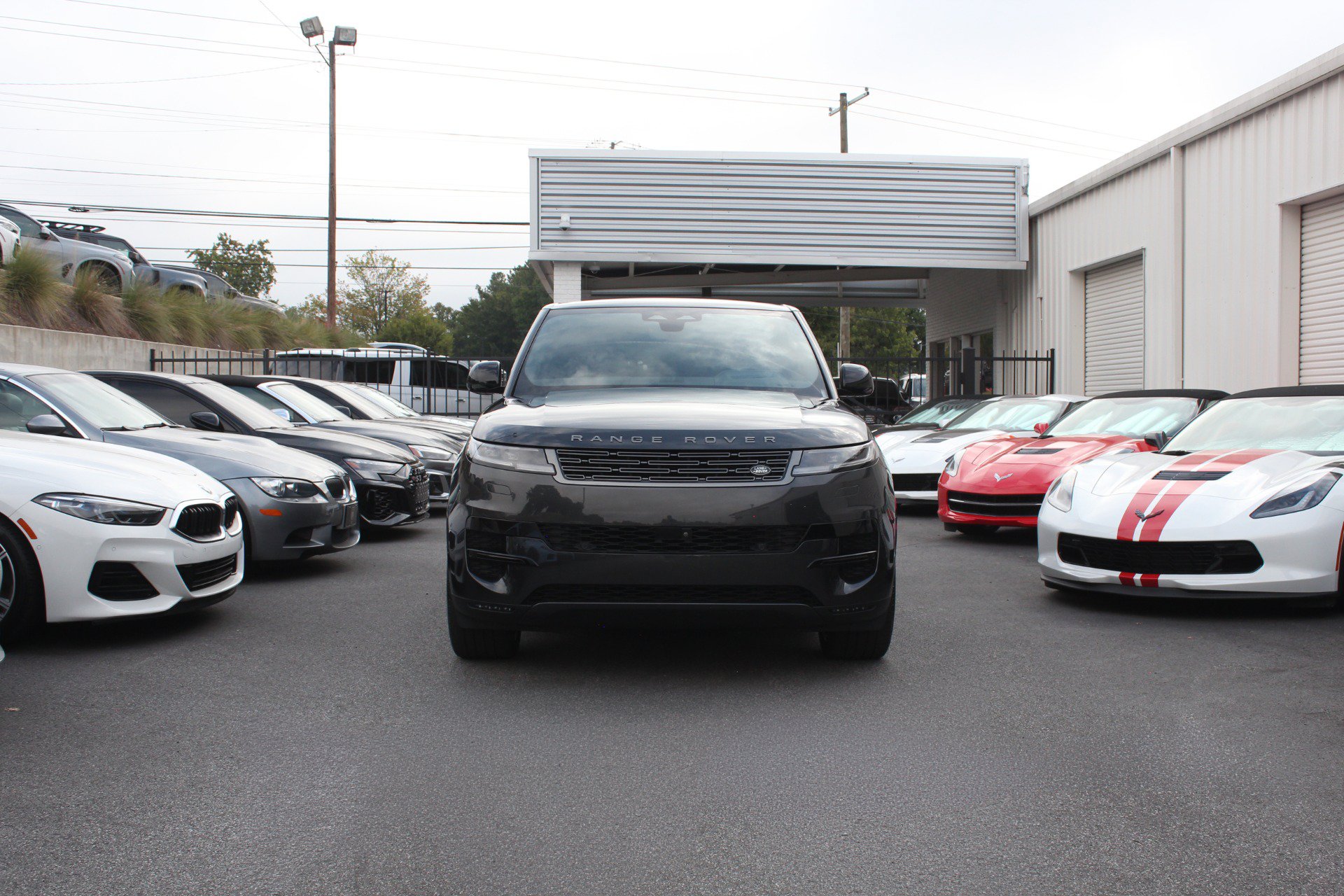 Used 2025 Land Rover Range Rover Sport SE AWD/4WD image 9
