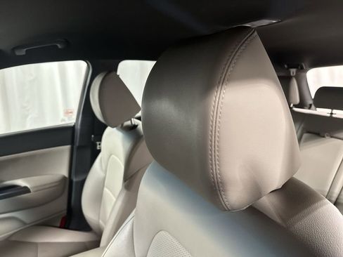 Used 2020 Kia Sportage S image 18