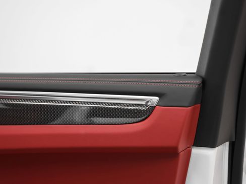 Certified 2025 Porsche Macan GTS image 33