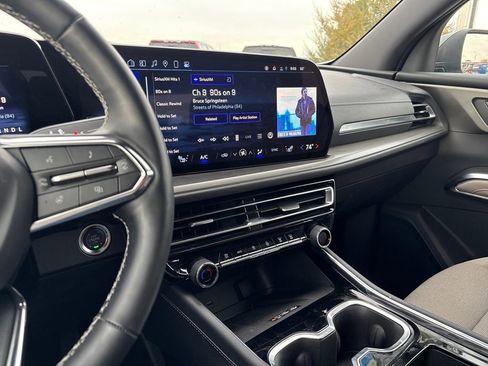 Used 2025 Chevrolet Traverse LT image 22