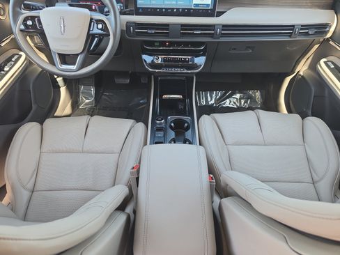 Certified 2024 Lincoln Corsair Reserve w/ Equipment Group 202A AWD/4WD image 10