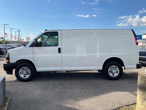 Used 2021 Chevrolet Express 2500 w/ Driver Convenience Package image 4
