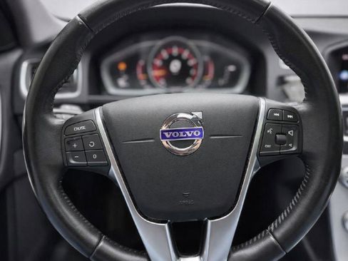 Used 2017 Volvo V60 T5 Cross Country w/ Convenience Package image 13