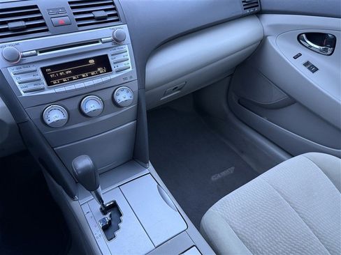 Used 2011 Toyota Camry image 9