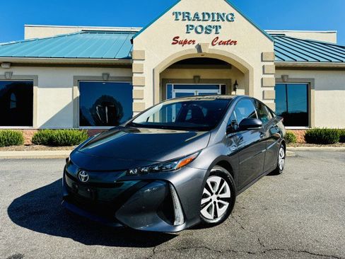 Used 2018 Toyota Prius Prime Premium image 21