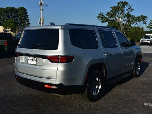 Used 2022 Jeep Wagoneer Series I RWD image 5