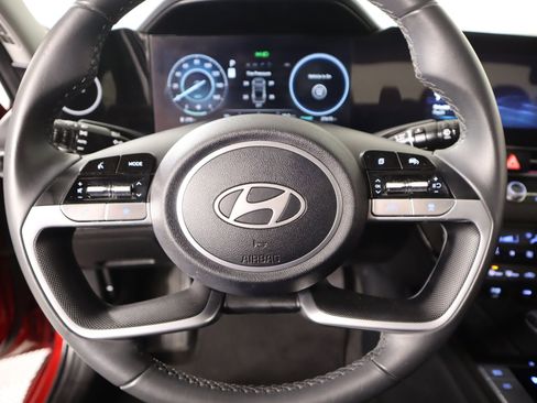 Used 2025 Hyundai Elantra SEL image 3