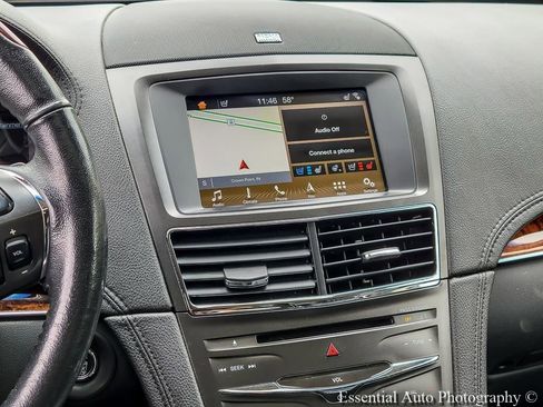 Used 2018 Lincoln MKT AWD image 15