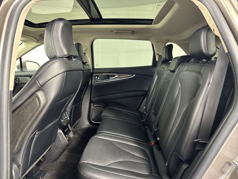 Used 2021 Lincoln Nautilus Reserve image 23